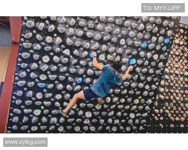 重庆攀岩队边路渗透策略解析与攀岩热点发展趋势探讨